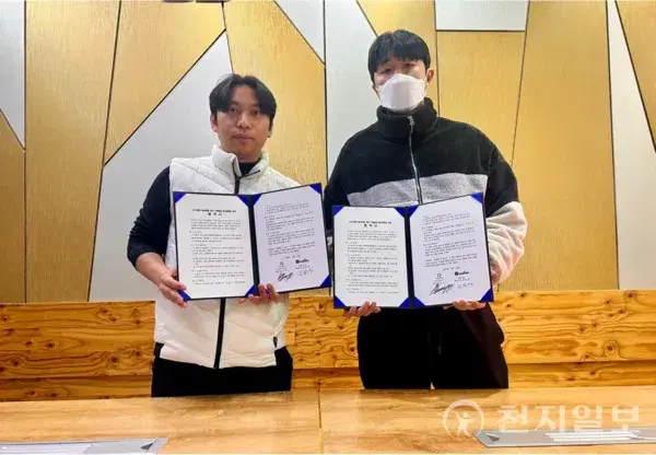 유닛미 김성윤 대표와 ESGBB 이승기 대표의 ESG 행동 활성화 업무협약 사진